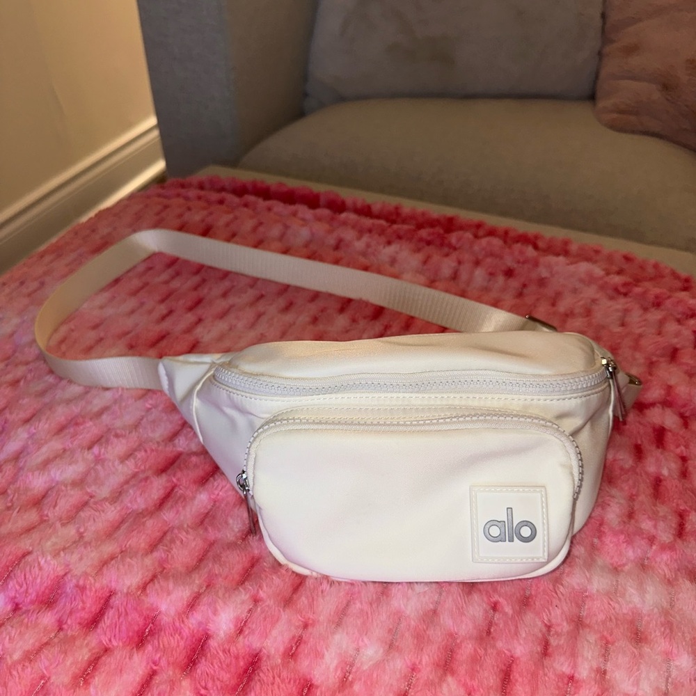 Alo Cream Belt Bag